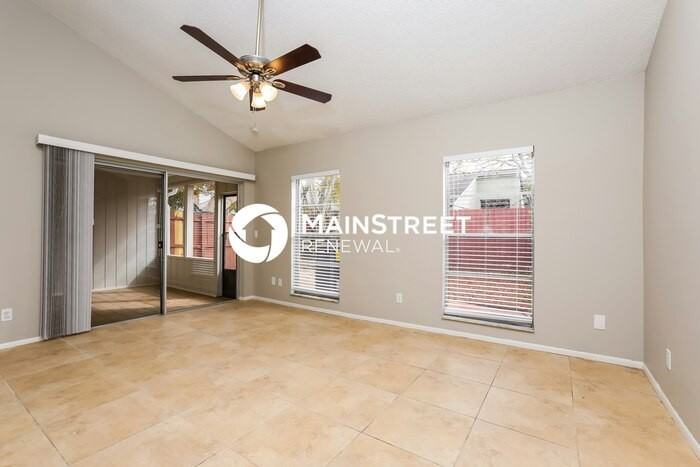 1236 Pin Oak Dr - Photo 4 of 17