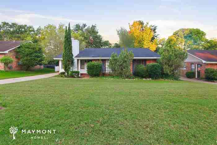 2953 Woodforest Ln