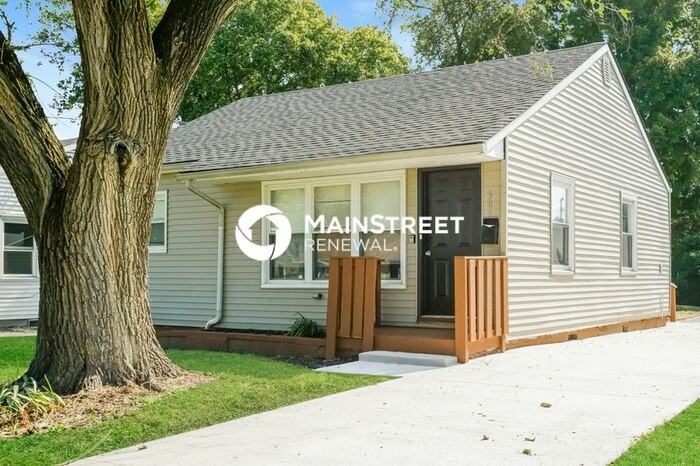 309 N 43rd St - Photo 4 of 16