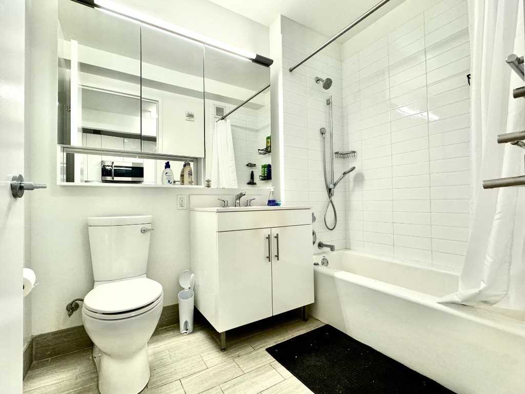 W 57th St #2116 - Photo 5 of 13