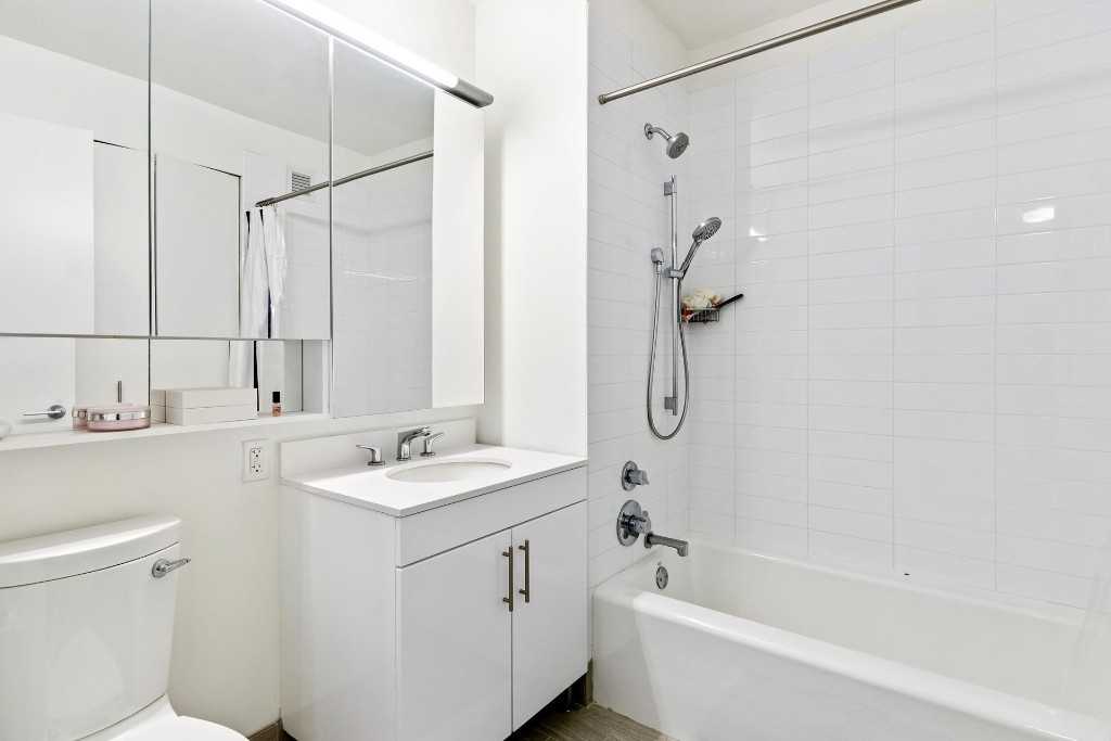 W 57th St #2407 - Photo 5 of 14