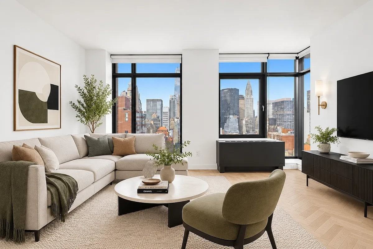 49 E 34th St #4C
