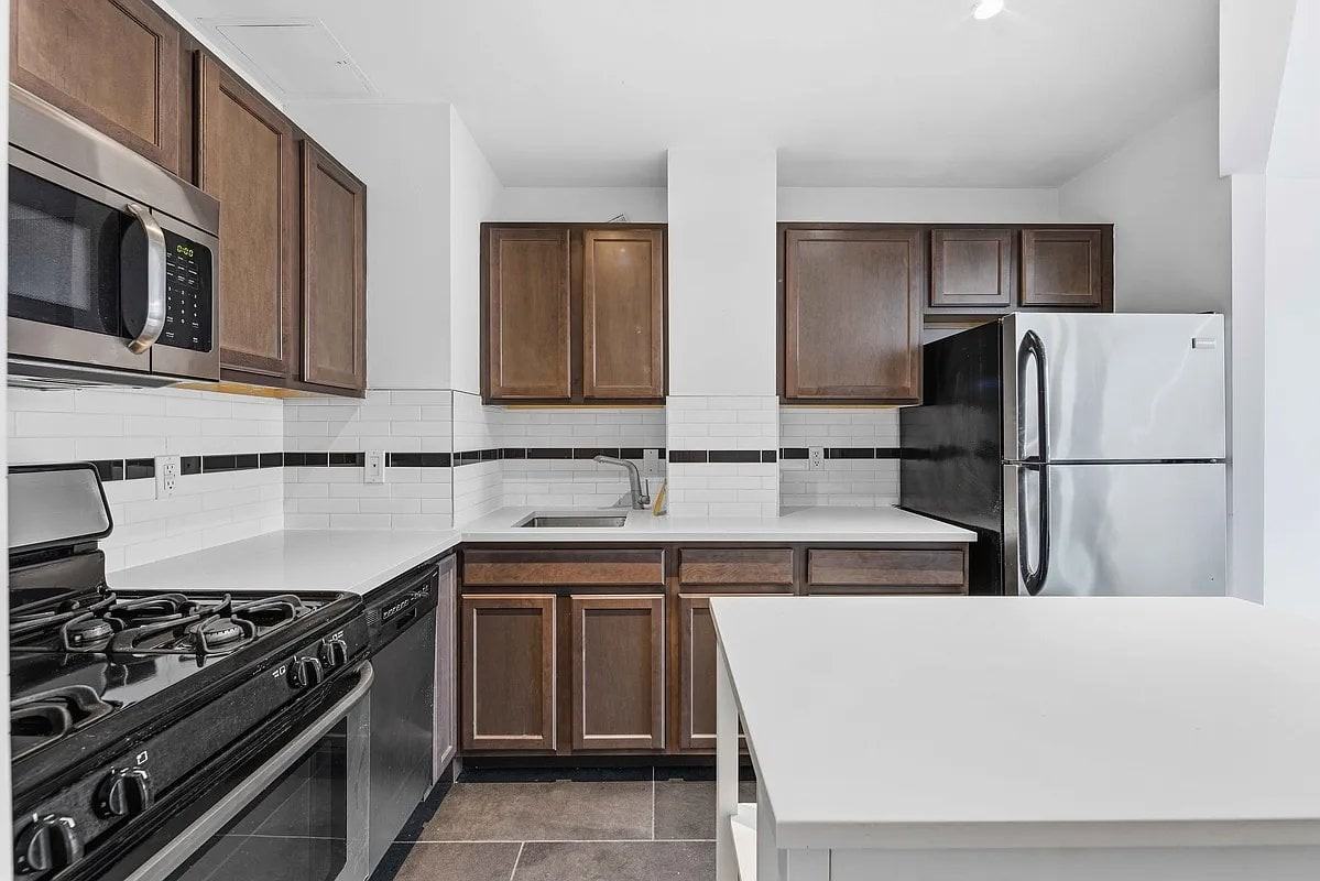 164 Attorney St #614 - Photo 5 of 8