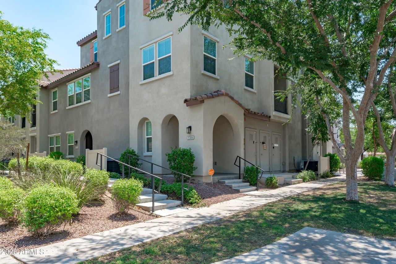 2304 E Hidalgo Ave - Photo 3 of 36