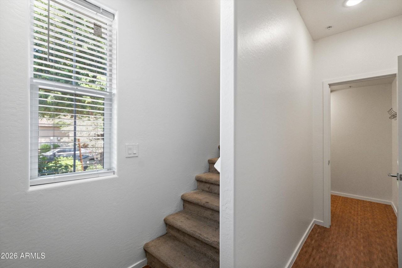 2304 E Hidalgo Ave - Photo 4 of 36