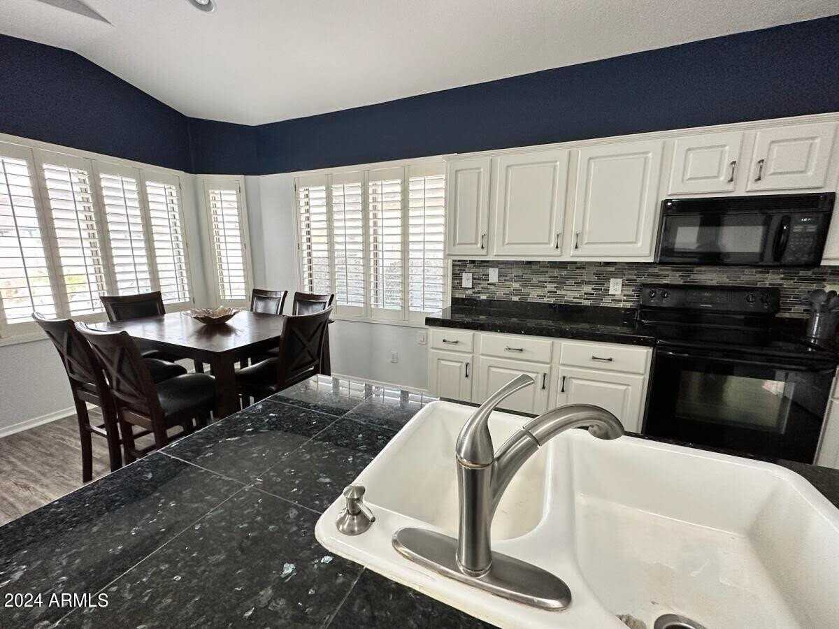 22834 N 24th Pl - Photo 4 of 7