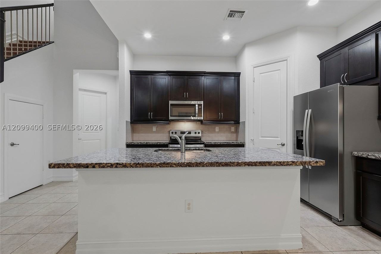 151 Sw 127th Ter #151 - Photo 6 of 35
