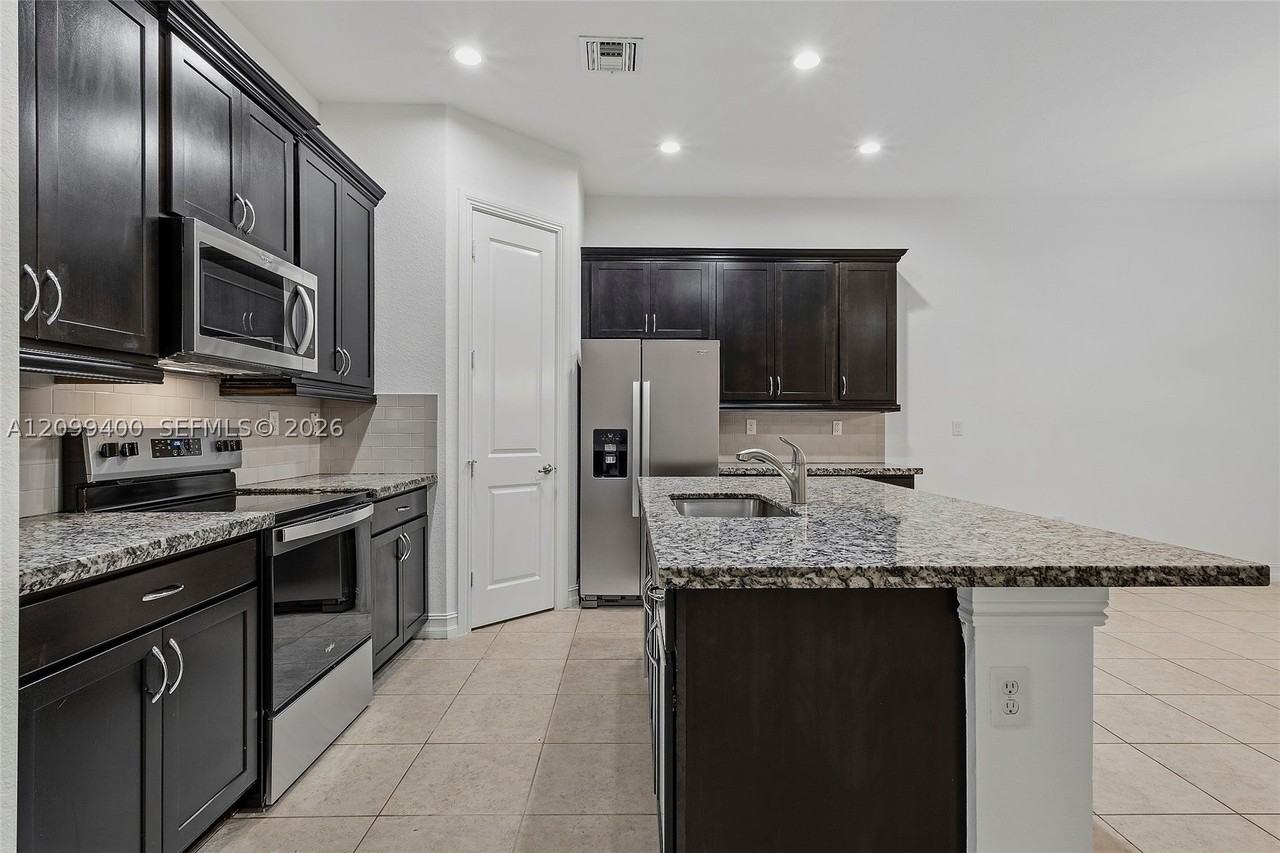 151 Sw 127th Ter #151 - Photo 7 of 35