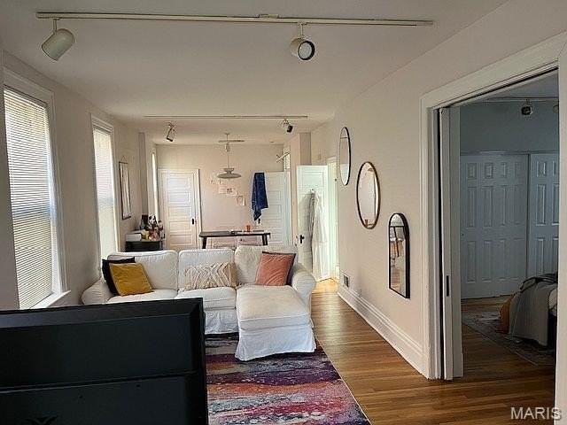 3808 Flad Ave - Photo 4 of 9