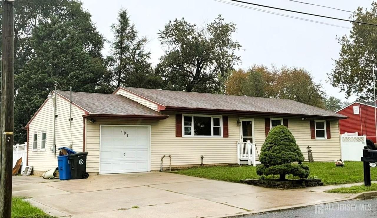 197 Bergen Ave - Photo 2 of 21