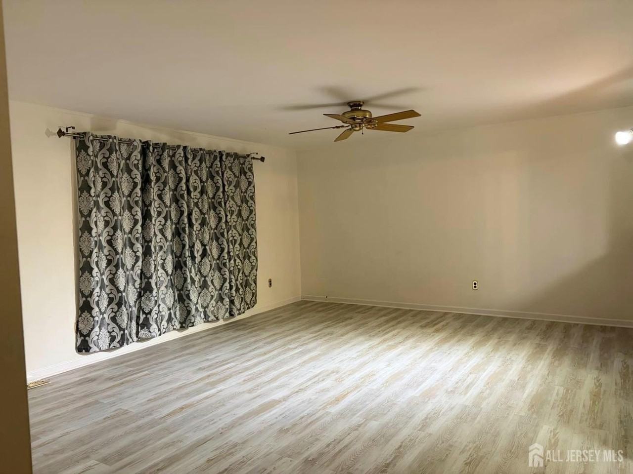 197 Bergen Ave - Photo 4 of 21