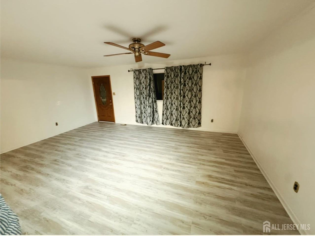 197 Bergen Ave - Photo 5 of 21