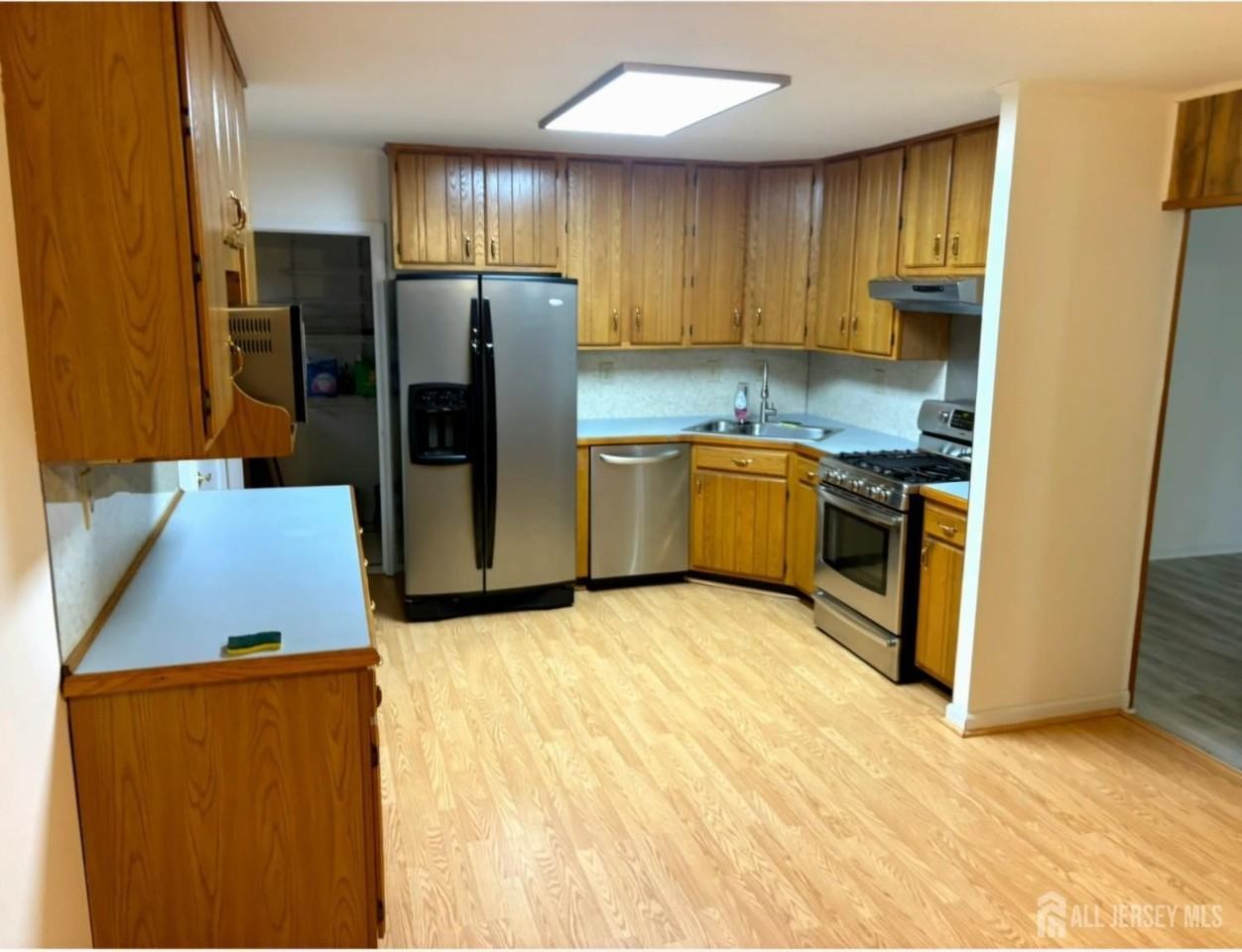 197 Bergen Ave - Photo 6 of 21