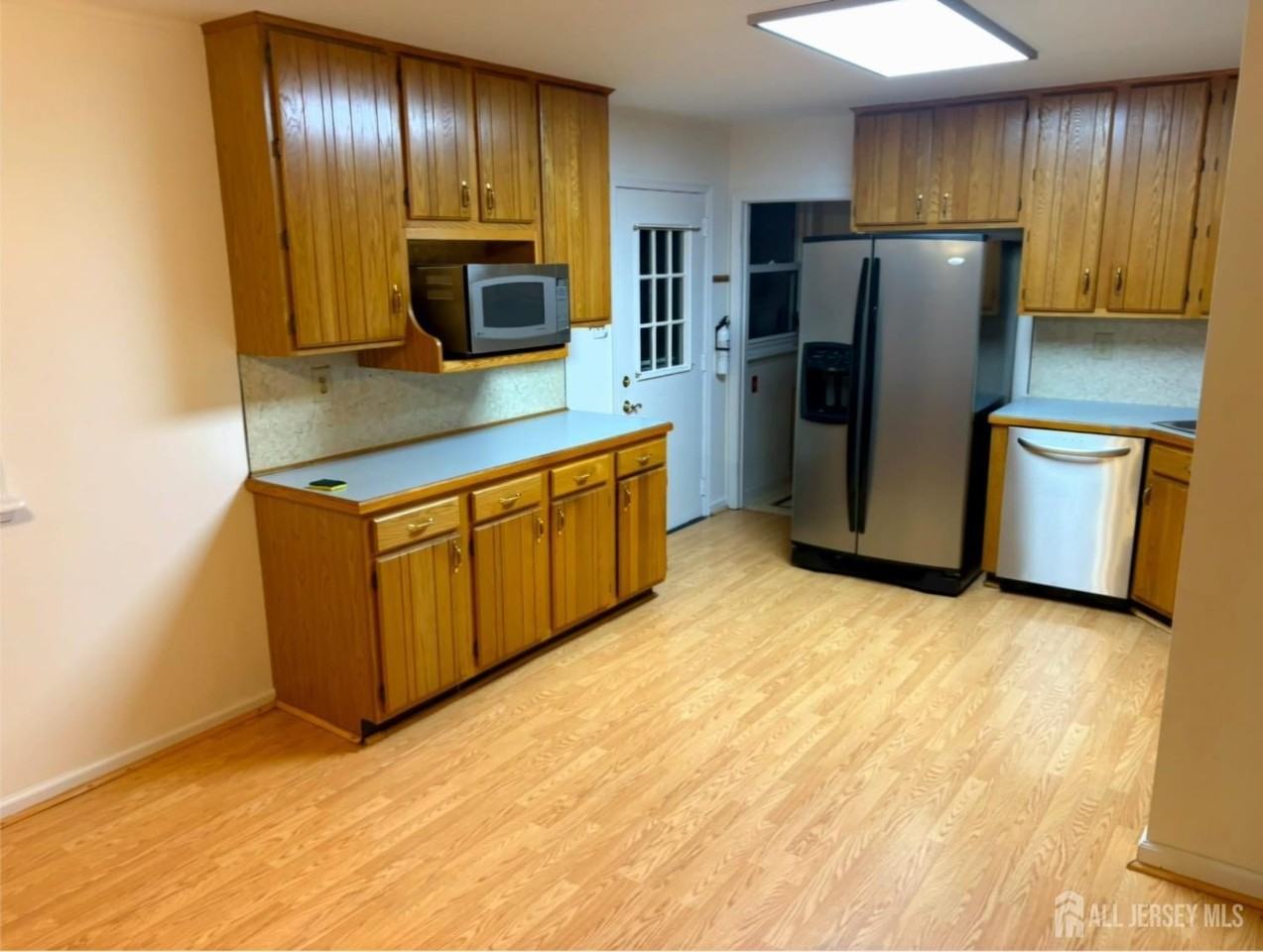 197 Bergen Ave - Photo 7 of 21