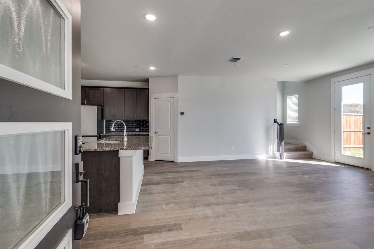 8821 Enclave Way - Photo 4 of 24