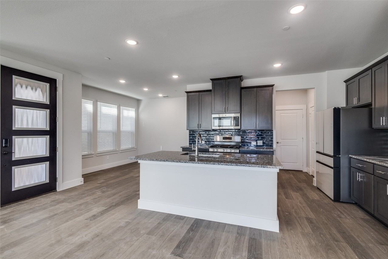 8821 Enclave Way - Photo 5 of 24