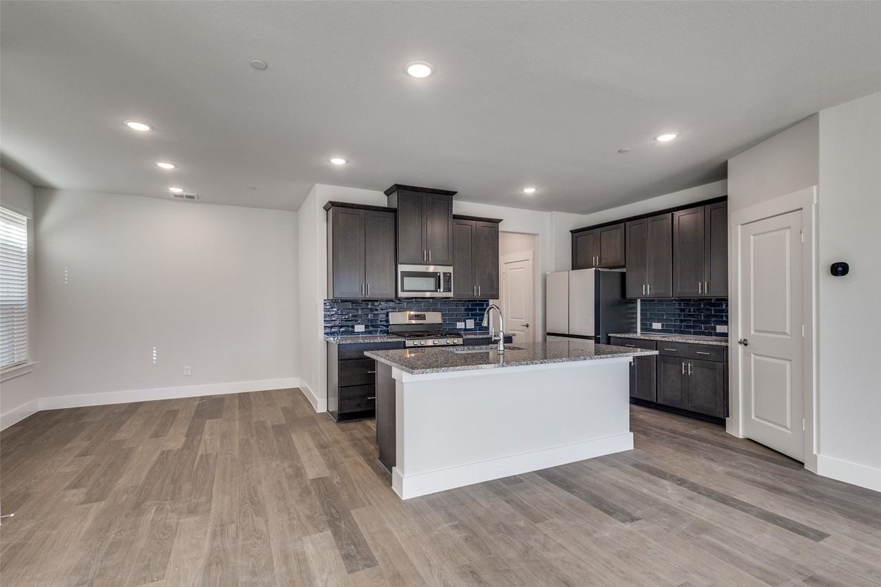 8821 Enclave Way - Photo 6 of 24