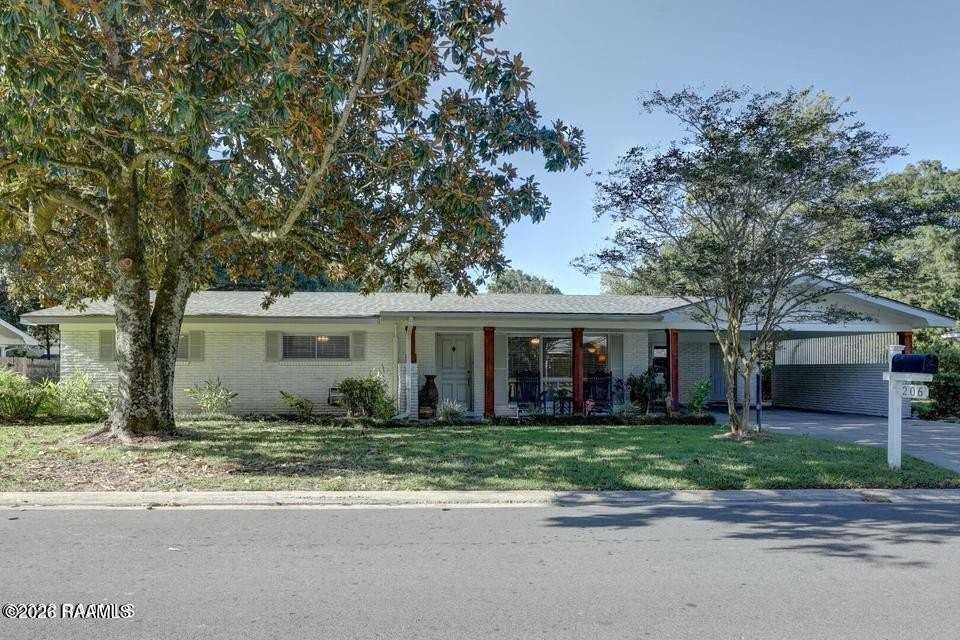 206 N Demanade Blvd - Photo 2 of 20