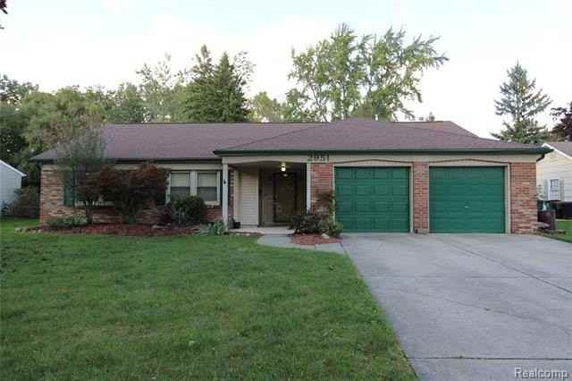 2951 Hill Dr - Photo 3 of 45