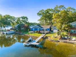 featured image of 10008 Lakeside Dr