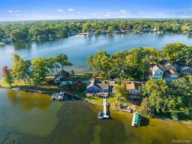 10008 Lakeside Dr - Photo 3 of 23