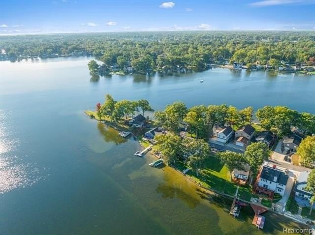 10008 Lakeside Dr - Photo 4 of 23