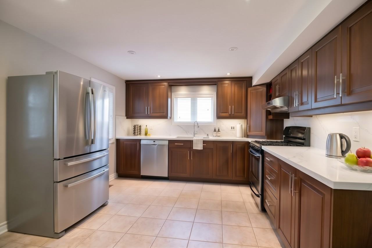 83 Westway Crescent - Photo 3 of 6