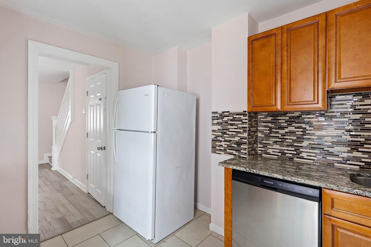 29 Denham Ave - Photo 3 of 20
