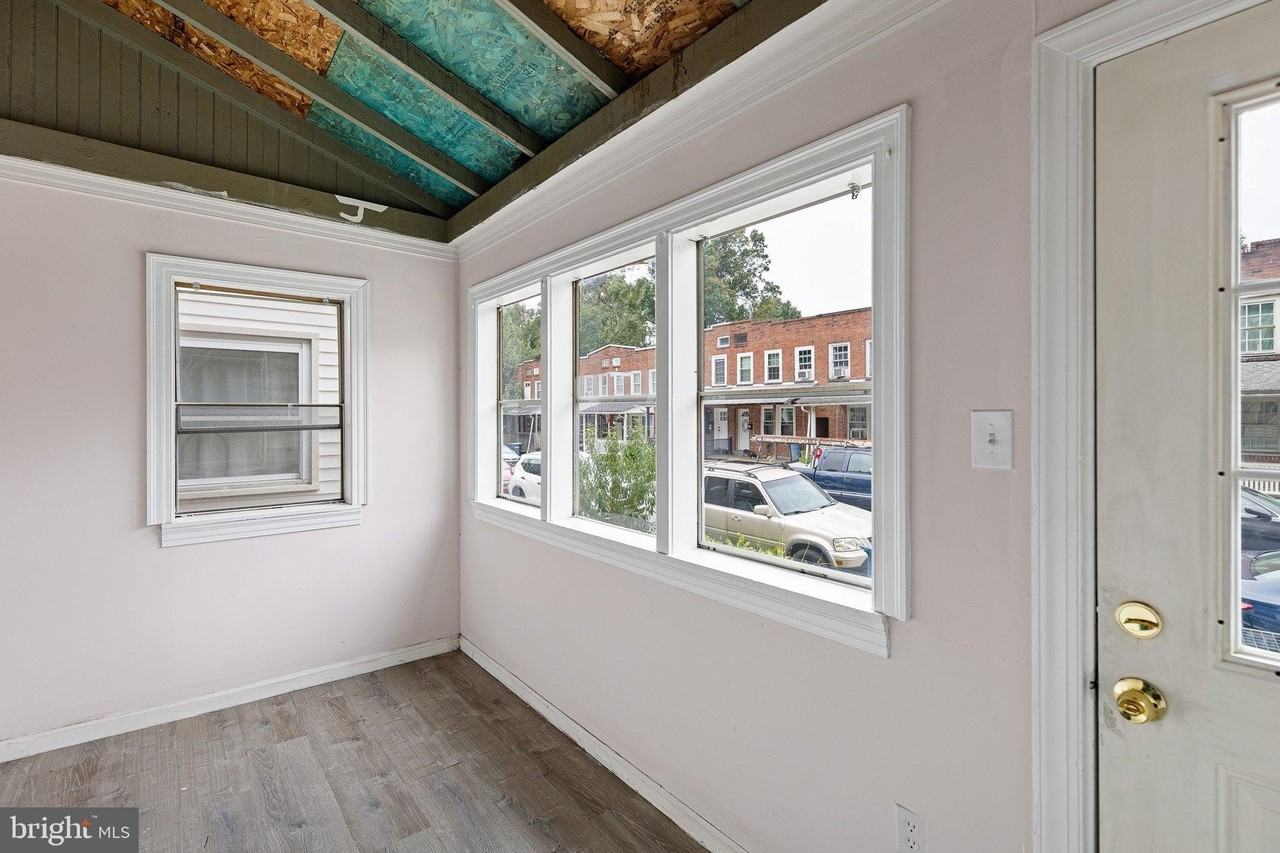 29 Denham Ave - Photo 4 of 20