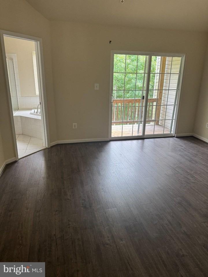 7568 STONEHOUSE Drive - Photo 5 of 44