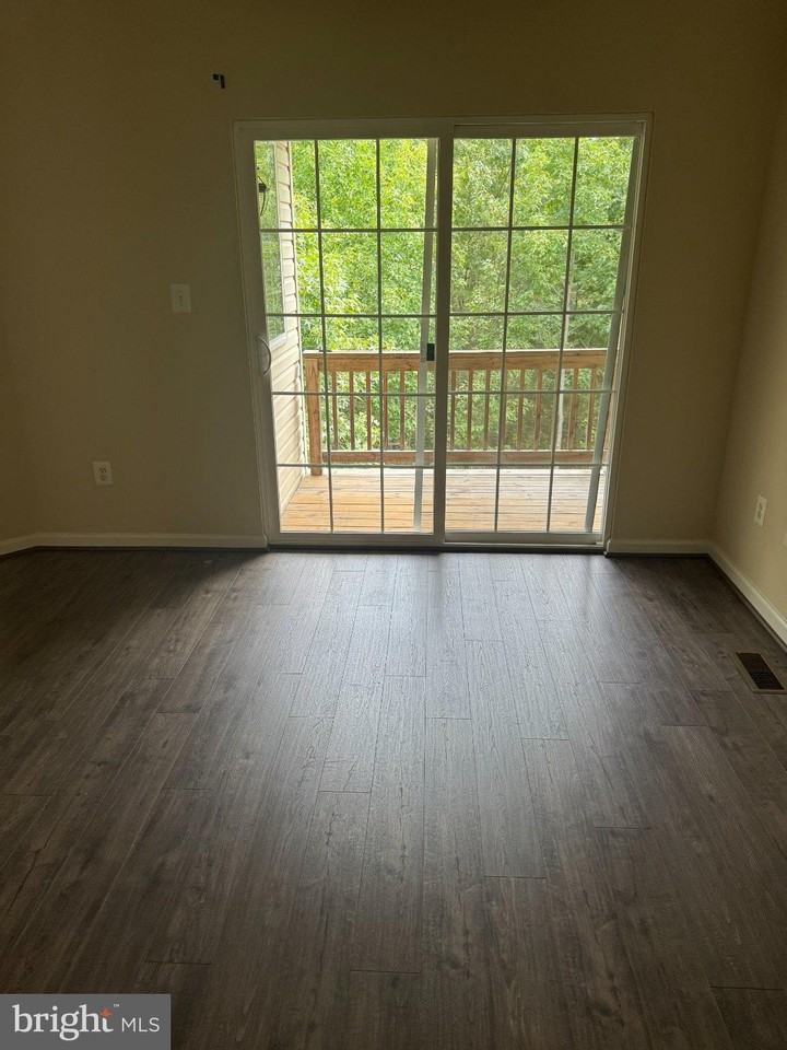 7568 STONEHOUSE Drive - Photo 6 of 44