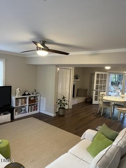 7821 Haymarket Ln - Photo 2 of 22