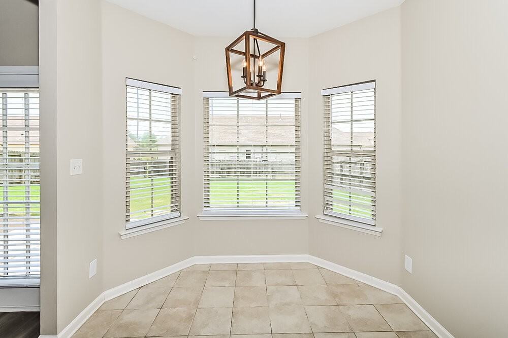 5775 Bedford Loop W - Photo 6 of 17