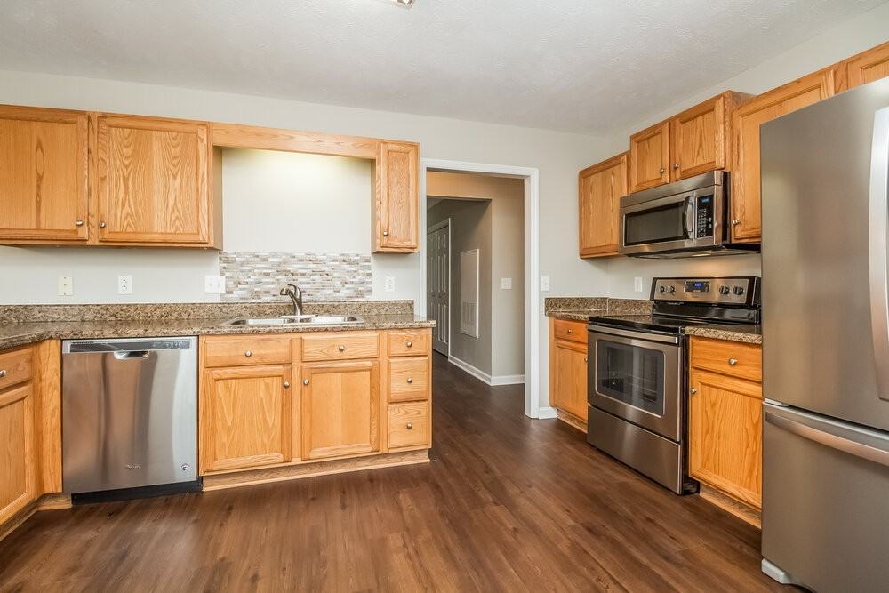 1431 Westview Dr - Photo 5 of 19