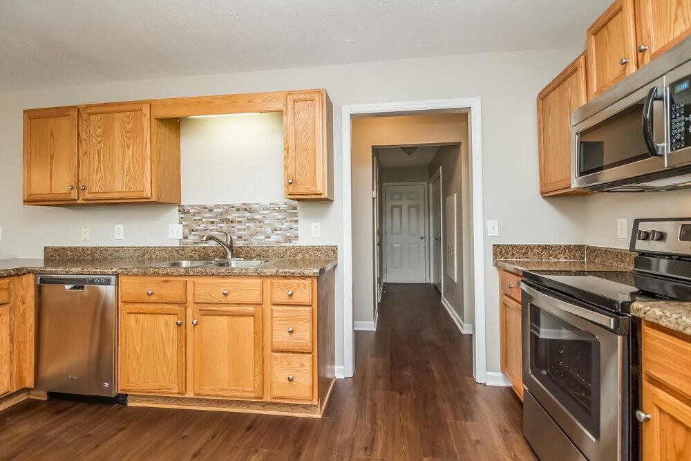 1431 Westview Dr - Photo 6 of 19