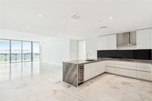 featured image of NE 25th St & Biscayne Blvd