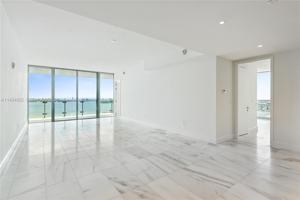 featured image of NE 25th St & Biscayne Blvd