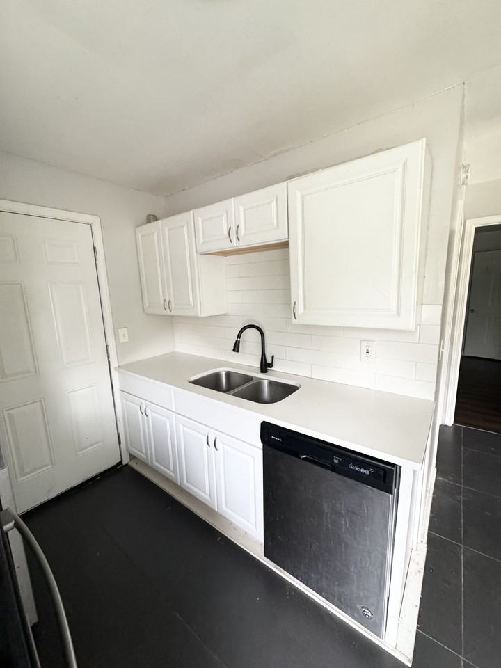 905 30th Ave N #A - Photo 2 of 13
