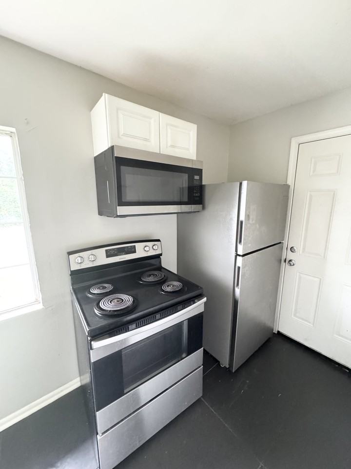 905 30th Ave N #A - Photo 3 of 13