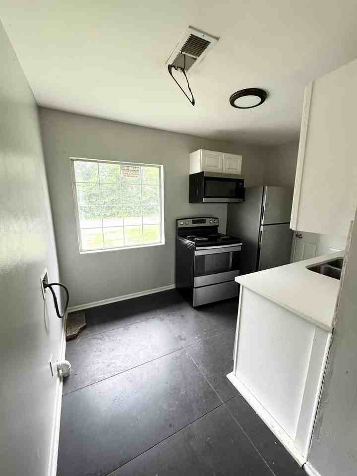 905 30th Ave N #A - Photo 5 of 13