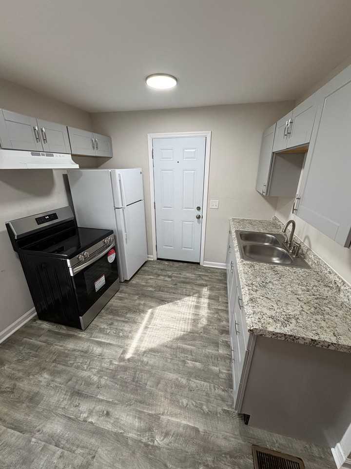 2208 Morena St #B - Photo 2 of 7
