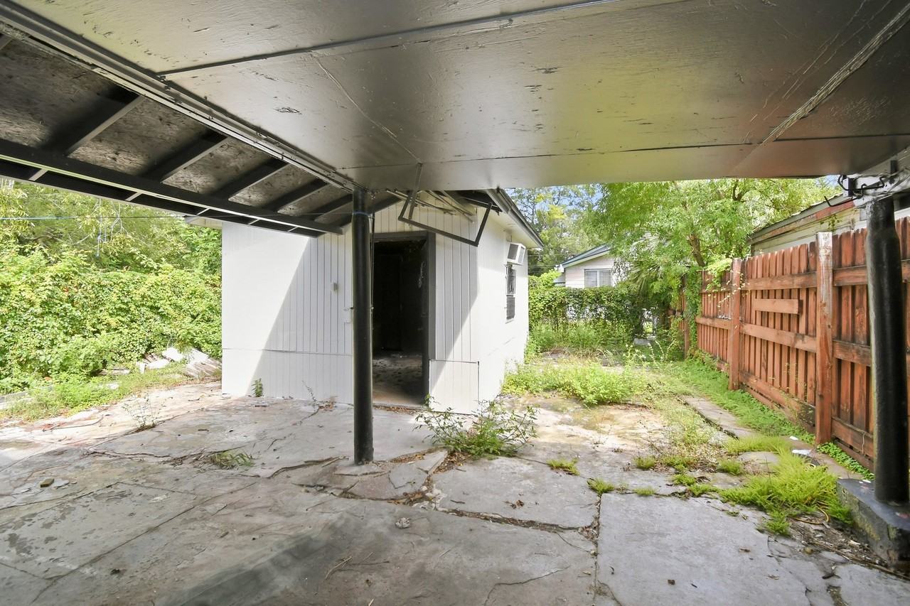 1165 W 24th St #1 - Photo 4 of 21