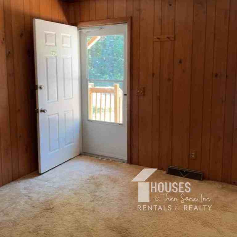 104 Crestview Dr - Photo 3 of 17