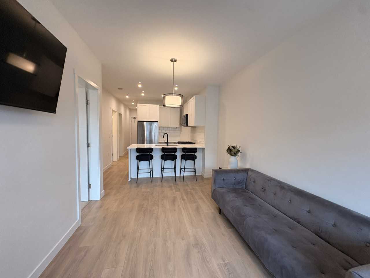 5415 Brydon Cres - Photo 3 of 18