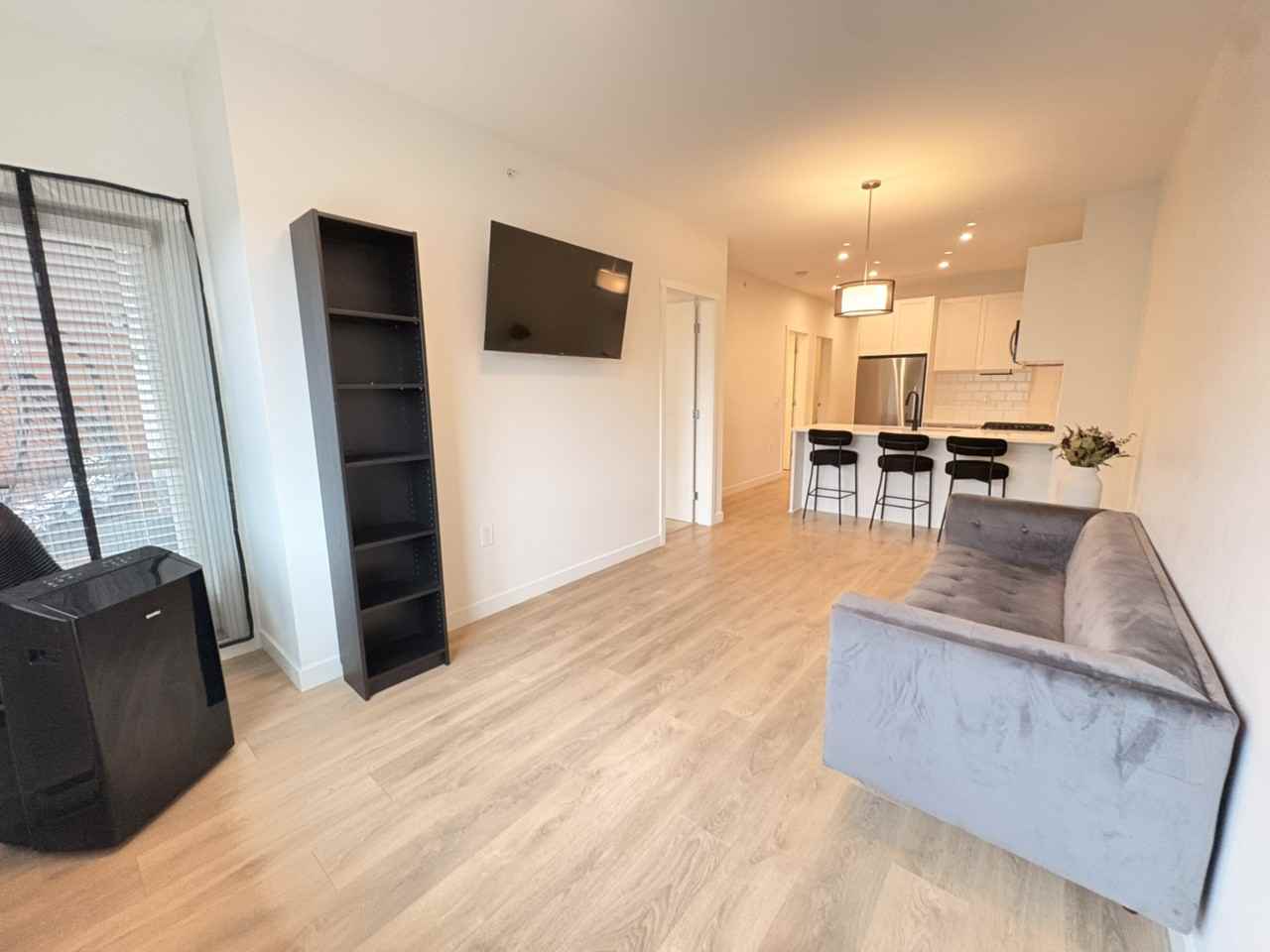 5415 Brydon Cres - Photo 4 of 18