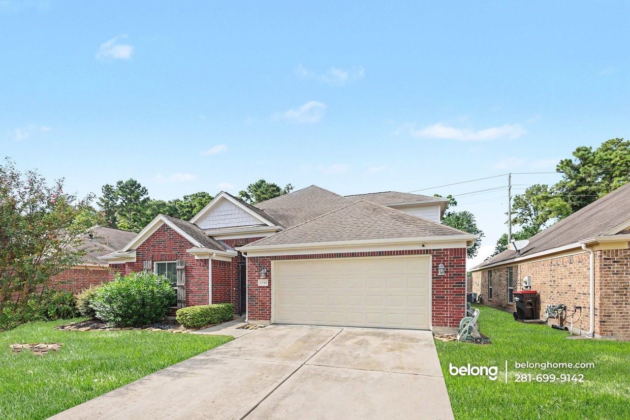 1330 Yucca Mountain Dr - Photo 2 of 25