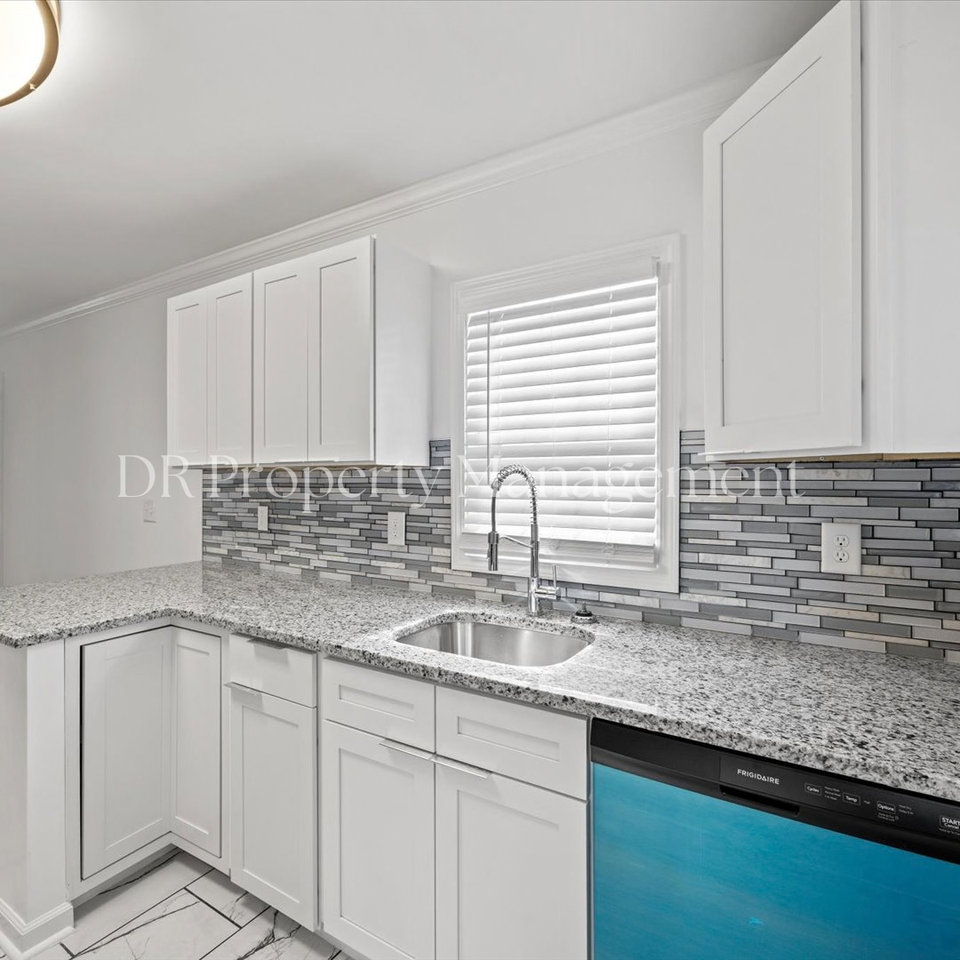 219 S Circle Dr - Photo 4 of 16