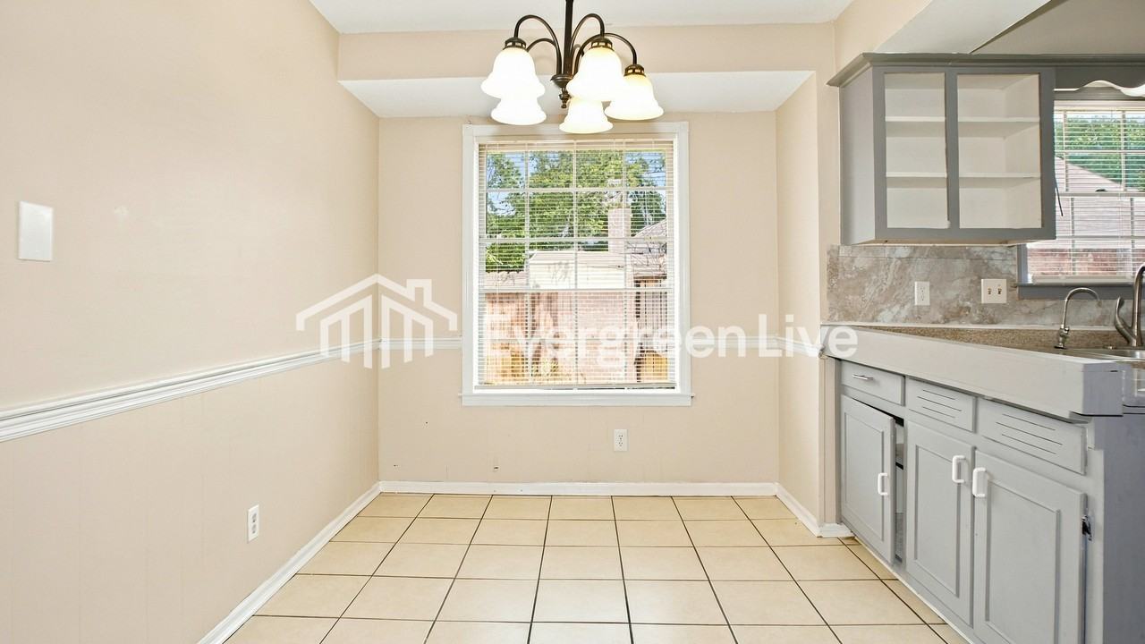 5246 Honeywood Ave - Photo 3 of 15