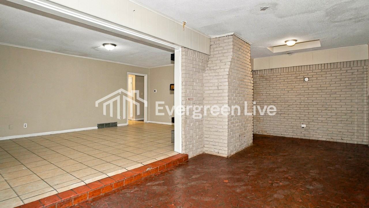5246 Honeywood Ave - Photo 5 of 15