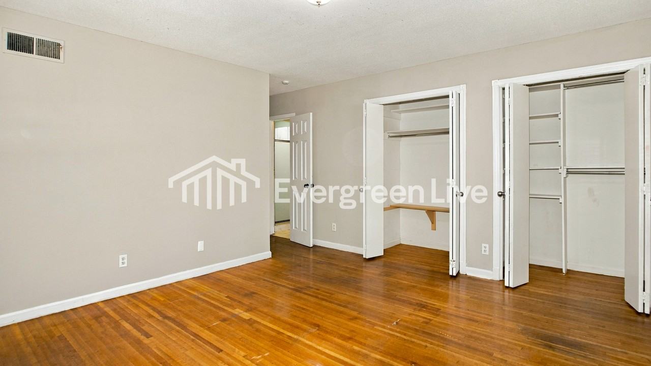5246 Honeywood Ave - Photo 6 of 15